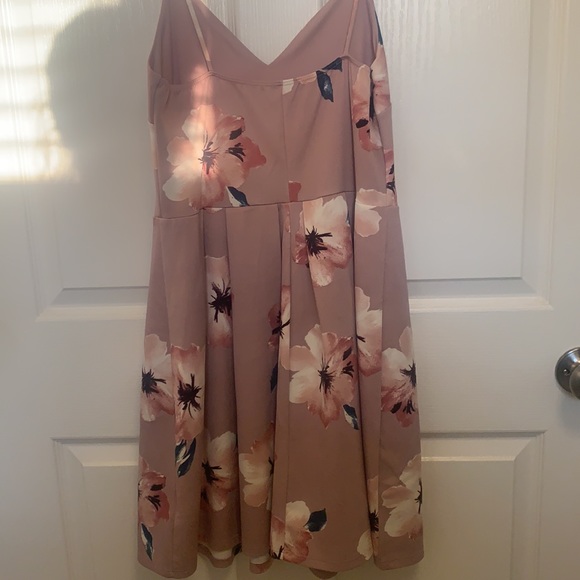 Soprano Floral Dress 🌸 - Picture 5 of 6